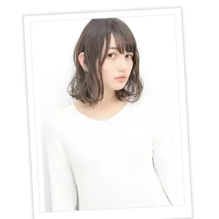 ミディアム カラー 荒木 依莉亜のヘアスタイル