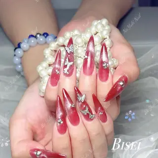 ネイル 🦋 Queenieのネイルデザイン