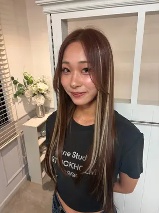 ロング デザインカラー🌈 メイク💄ヒカリ🌟のヘアスタイル