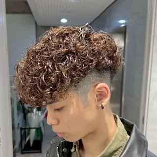 カラー メンズ スパイキー/ロン毛/ フェザー/トムのヘアスタイル