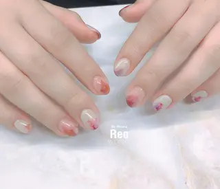 ミディアム ネイル Blowe ニュアンスのネイルデザイン