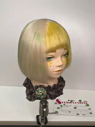 ショート カラー 胡子 凜のヘアスタイル