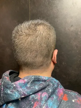 ショート カラー 山内 敢史のヘアスタイル