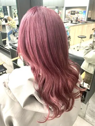 セミロング カラー インナーカラー 推し ブリーチ  髪質改善のヘアスタイル