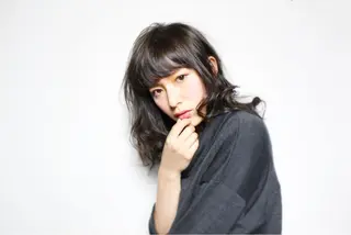 ミディアム 桑名 淳のヘアスタイル