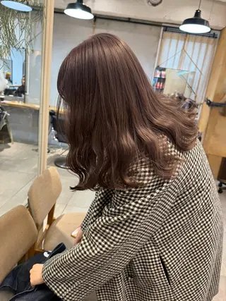 ミディアム カラー ミルクティー× グレージュMOMOのヘアスタイル