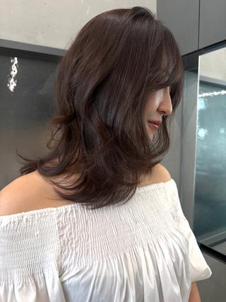 ミディアム カラー Saki/レイヤー/ 柔色カラー/顔まわりのヘアスタイル