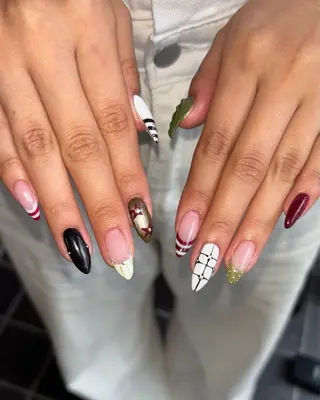 ネイル 🪐富島彩夏 /海外nail🪐のネイルデザイン