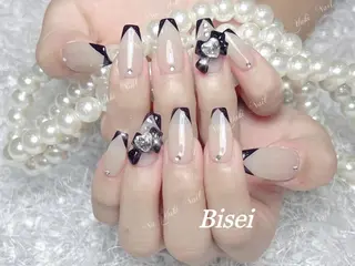 ネイル 🦋 Queenieのネイルデザイン