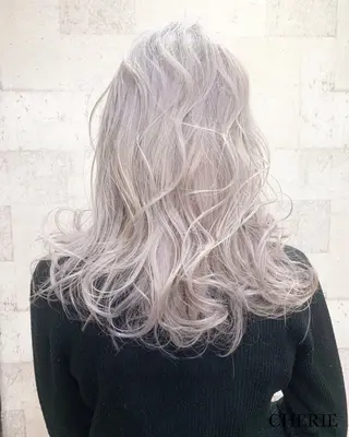 セミロング カラー CHERIEブリーチ ダブルカラー 天神のヘアスタイル