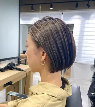 ショート カラー 白髪ぼかしハイライト バレイヤージュヤマトのヘアスタイル