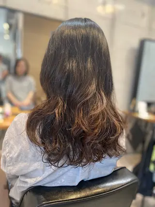 パーマ 岡 舞唯のヘアスタイル