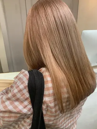ロング カラー wakana/ 柔らかベージュカラーのヘアスタイル