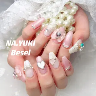 ネイル 🦋 Queenieのネイルデザイン