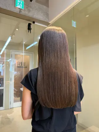 ロング グレージュカラー 吉川慶斗のヘアスタイル