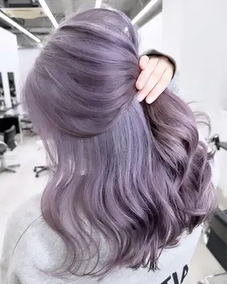 ロング カラー ヘアアレンジ 原宿ハイトーンカラー 🌼みるい🌼のヘアスタイル