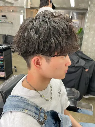 ショート カラー パーマ ヘアアレンジ メンズ 亀井隆汰/メンズ専門 パーマ/フェード可のヘアスタイル