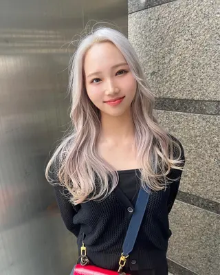 セミロング 色落ちまで可愛い🧚 心斎橋hikaruのヘアスタイル