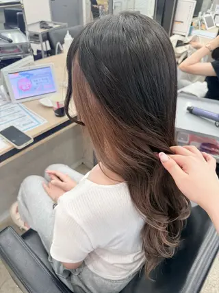 ロング 🎀NANA🎀ツヤ /ダブルカラー/赤羽のヘアスタイル