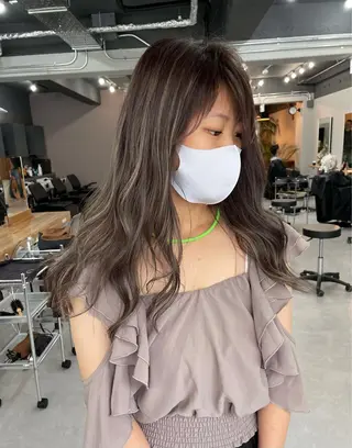 ミディアム カラー レイヤーカット 西村あきやのヘアスタイル