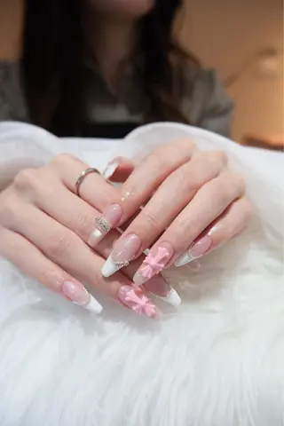 ネイル T.Lee Nail Lilyのネイルデザイン