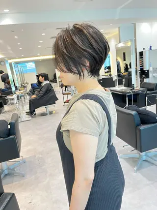 ショート 襟足でお悩みの方✂︎ くびれ職人ハシモトのヘアスタイル