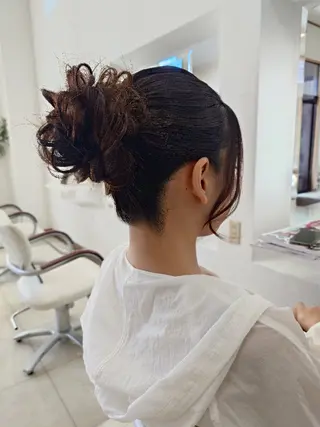 ロング ヘアアレンジ キンジョウ エナミのヘアスタイル