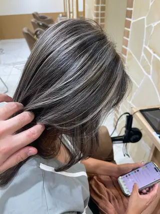 ロング カラー 濱田輝レイヤー 韓国風 ハイトーンのヘアスタイル