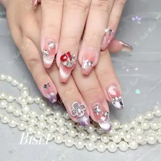 ネイル 🦋 Queenieのネイルデザイン
