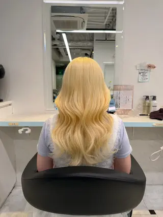 セミロング カラー ブリーチカラー 🩵MIZUKIのヘアスタイル