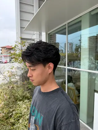 パーマ メンズ 岡崎 巧音のヘアスタイル