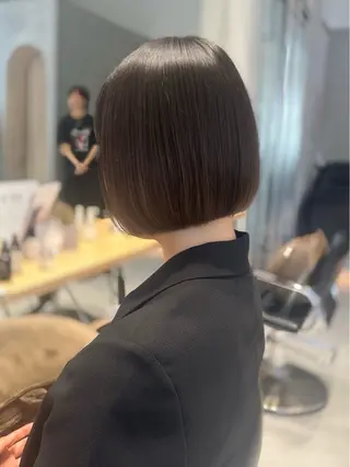 ミディアム ミオ💎ショート 透ける暗髪のヘアスタイル