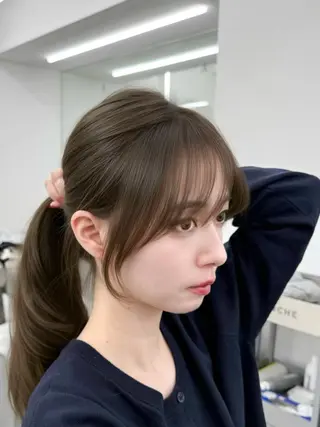 セミロング 割れない顔まわり× 小顔補正レイヤー難波のヘアスタイル