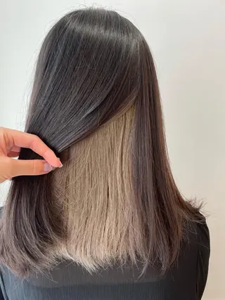 ロング カラー 透明感カラー 🩶🩵🩷AIRIのヘアスタイル