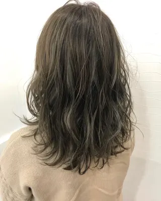 セミロング 小川 美咲のヘアスタイル