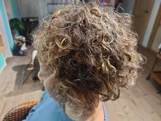 ショート パーマ カラー 伊藤 新のヘアスタイル