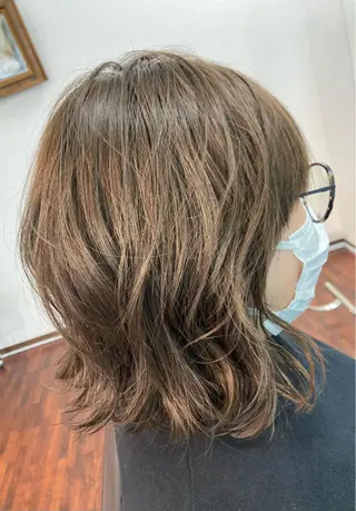 カラー 田牧 みゆきのヘアスタイル