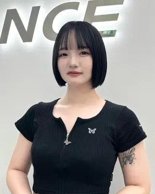 ショート カラー ヘアアレンジ 縮毛矯正🤍 ボブ/ HIKARIのヘアスタイル