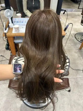 セミロング カラー オリーブベージュ/ ブリーチなし透明感のヘアスタイル