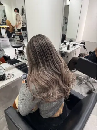 カラー MIU ciera.堀江のヘアスタイル