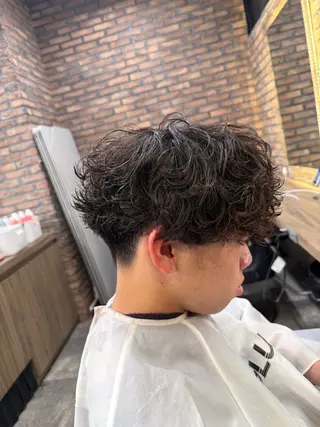 パーマ メンズ シャドウ/フェザー 朝崎倭斗のヘアスタイル