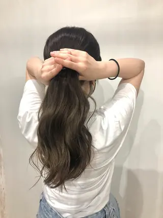 カラー white.梅田 デザインカラー🦄のヘアスタイル