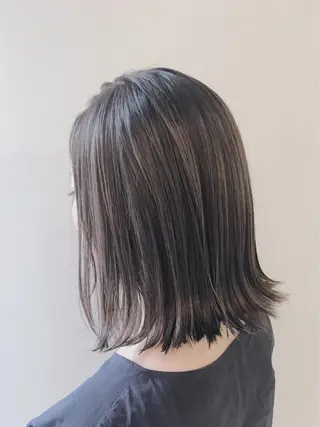 ミディアム カラー ぱつっとボブ/ 小野あかねのヘアスタイル