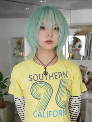 ミディアム カラー イツク ⚡️ ルーツ/ハイトーンのヘアスタイル