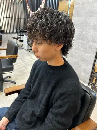 ミディアム パーマ メンズ 勝毛 広貴のヘアスタイル