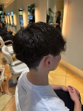 メンズ フェザーパーマ 村上俊輔のヘアスタイル