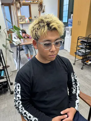 メンズ ✨ブリーチ無しWカラ ー・メンズ✨佐藤秀太のヘアスタイル