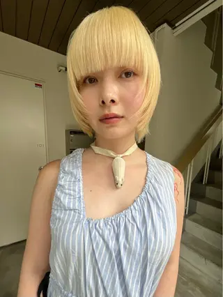 カラー sliver ・siki /YUIのヘアスタイル
