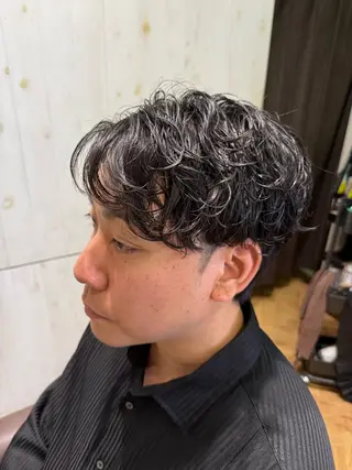 ショート パーマ メンズ 溝口 槙里也のヘアスタイル