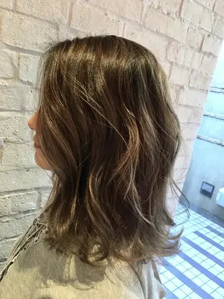 セミロング カラー 長谷川 香織のヘアスタイル